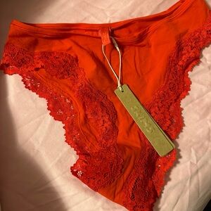 ♥️ SKIMS FITS EVERY BODY LACE TANGA SMALL CAYENNE RED NWT